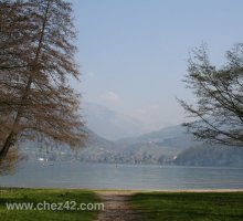 Lake shore, Saint-Jorioz