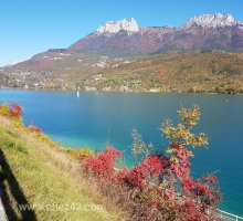 Vue près de Duingt en automne depuis la piste cyclable