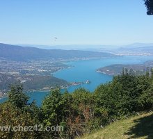 Vue du lac d'Annecy durant une randonnée entre Verthier et Col de la Forclaz